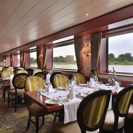 Ms Rembrandt Botel