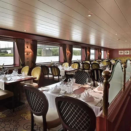 Ms Rembrandt Botel *